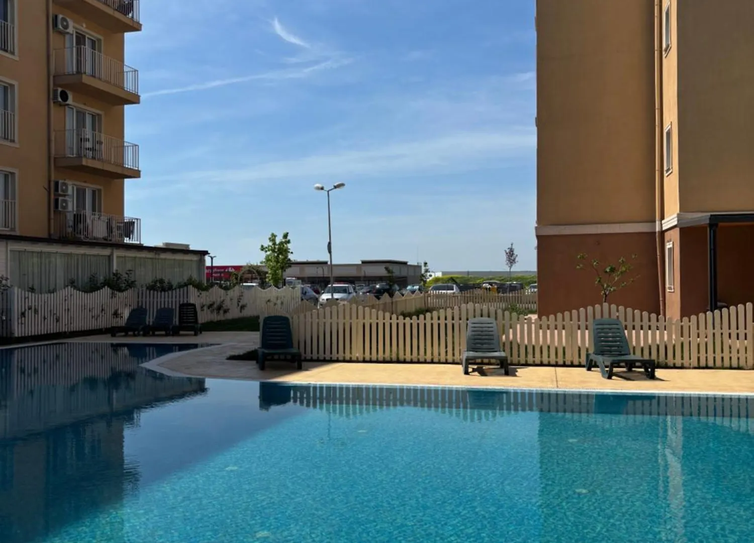 Serenity Pool&Terrace Studio By Cosmopolis Stefanestii de Sus Romanya